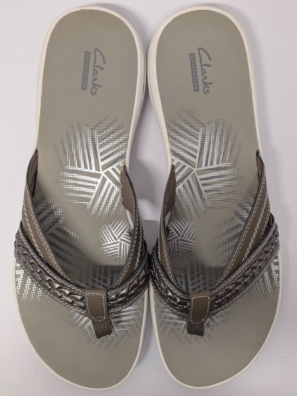 Clarks Cloudsteppers Brinkley Nora Thong Sandals in Pewter Metallic